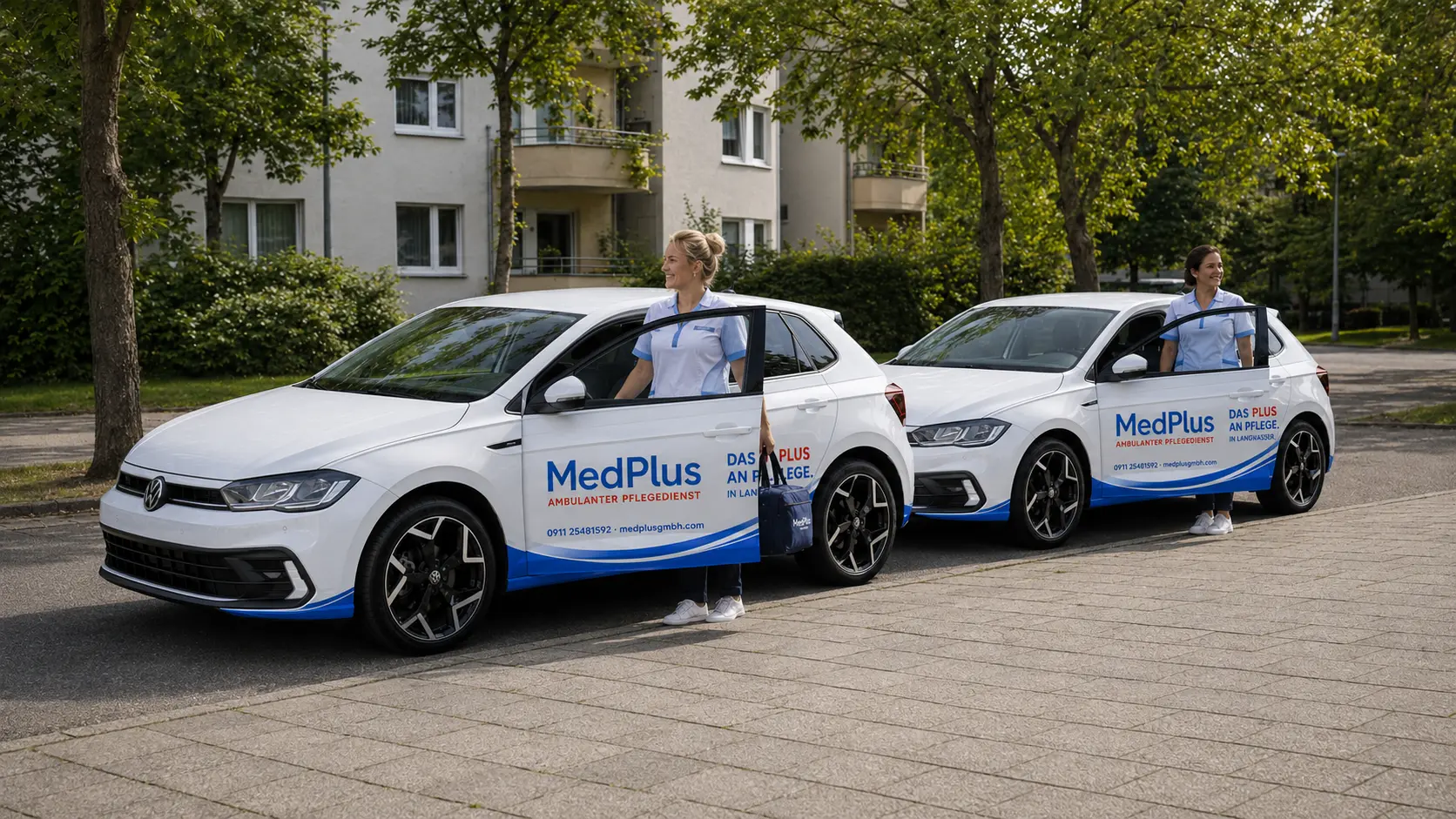 MedPlus Pflegekräfte mit Dienstfahrzeugen in Nürnberg-Langwasser
